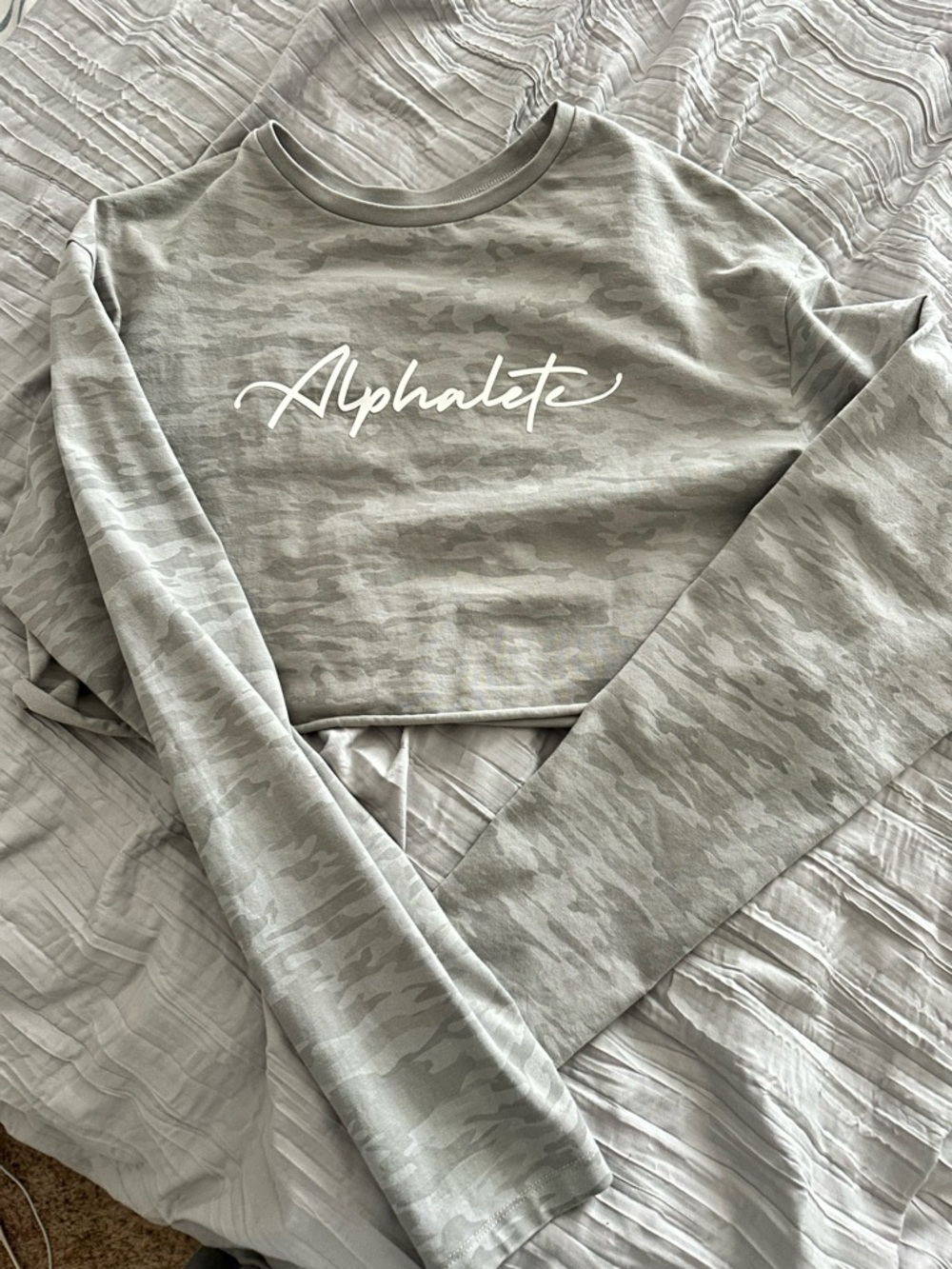Alphalete Camo Cropped Sweatshirt - Light Grey